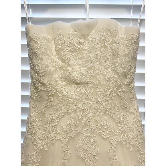 Pronovias Dango Wedding Dress - worn once and immediately cleaned - Picture 5 of 10